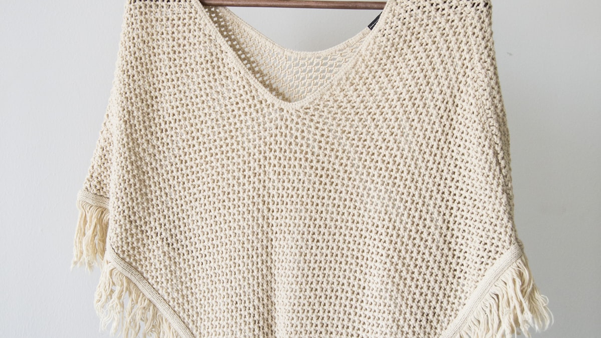Cette saison, les accessoires ne se contentent plus d'accompagner la tenue, ils en deviennent le véritable sujet.